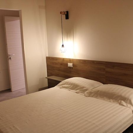 Suite 783 Bed And Breakfast ปอร์โต ซันเตลปีดิโอ ภายนอก รูปภาพ